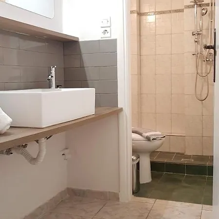 Apartment Palette Chocolate - Center, 6 Bd, 3 Bath Athens