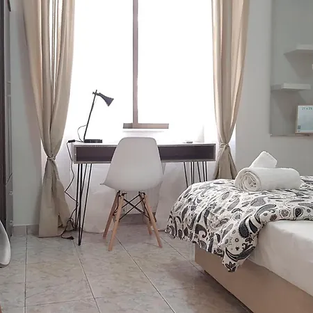Palette Chocolate - Center, 6 Bd, 3 Bath Apartment *
