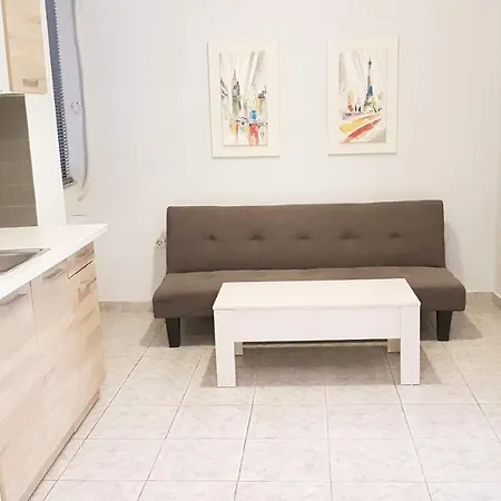 Palette Chocolate - Center, 6 Bd, 3 Bath Athens